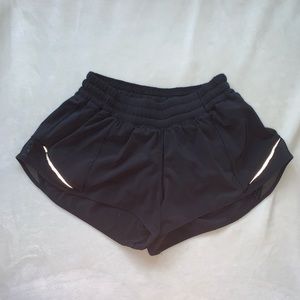 Lululemon hotty hot shorts 2.5”